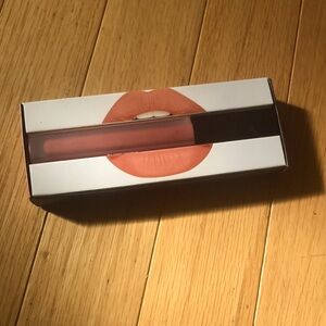 HUDA Beauty liquid Matt lipstick bombshell
